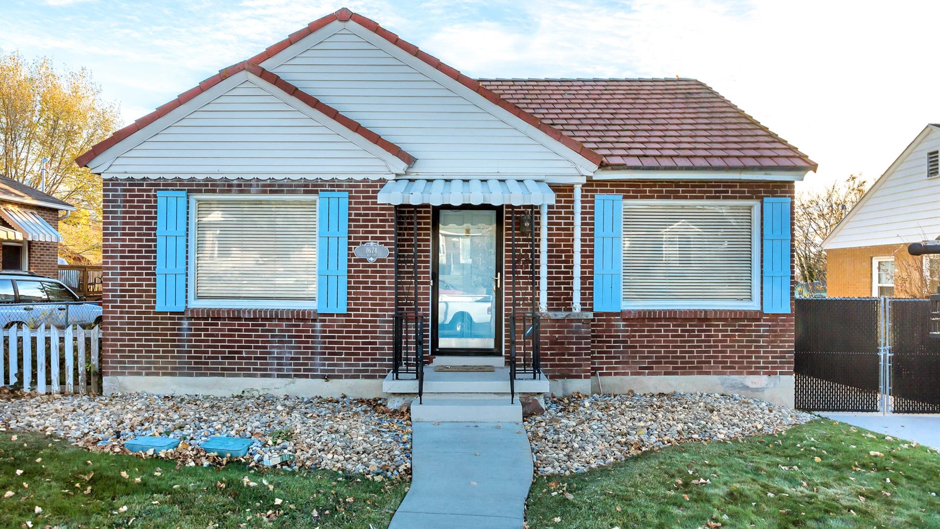 1674 E Wilson 'Ave At It